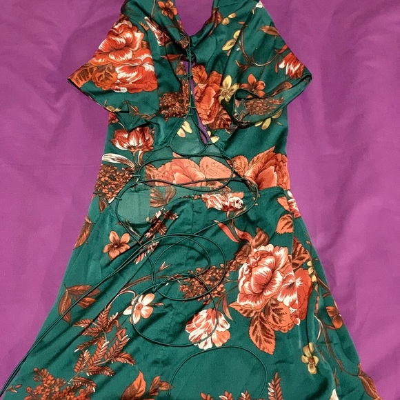 Deep V Backless Satin Dress - Picture 4 of 4